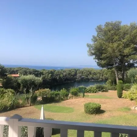 Le Dramont, Sea View, Pool, 4-5 People, Air Conditioning , Wi-fi Апартаменты *