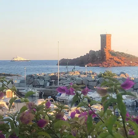 Le Dramont, Sea View, Pool, 4-5 People, Air Conditioning , Wi-fi Апартаменты *