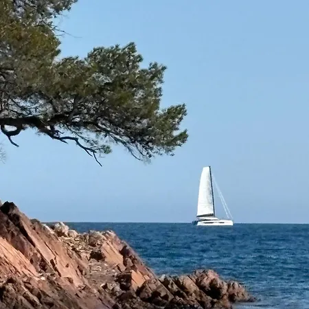 Le Dramont, Sea View, Pool, 4-5 People, Air Conditioning , Wi-fi